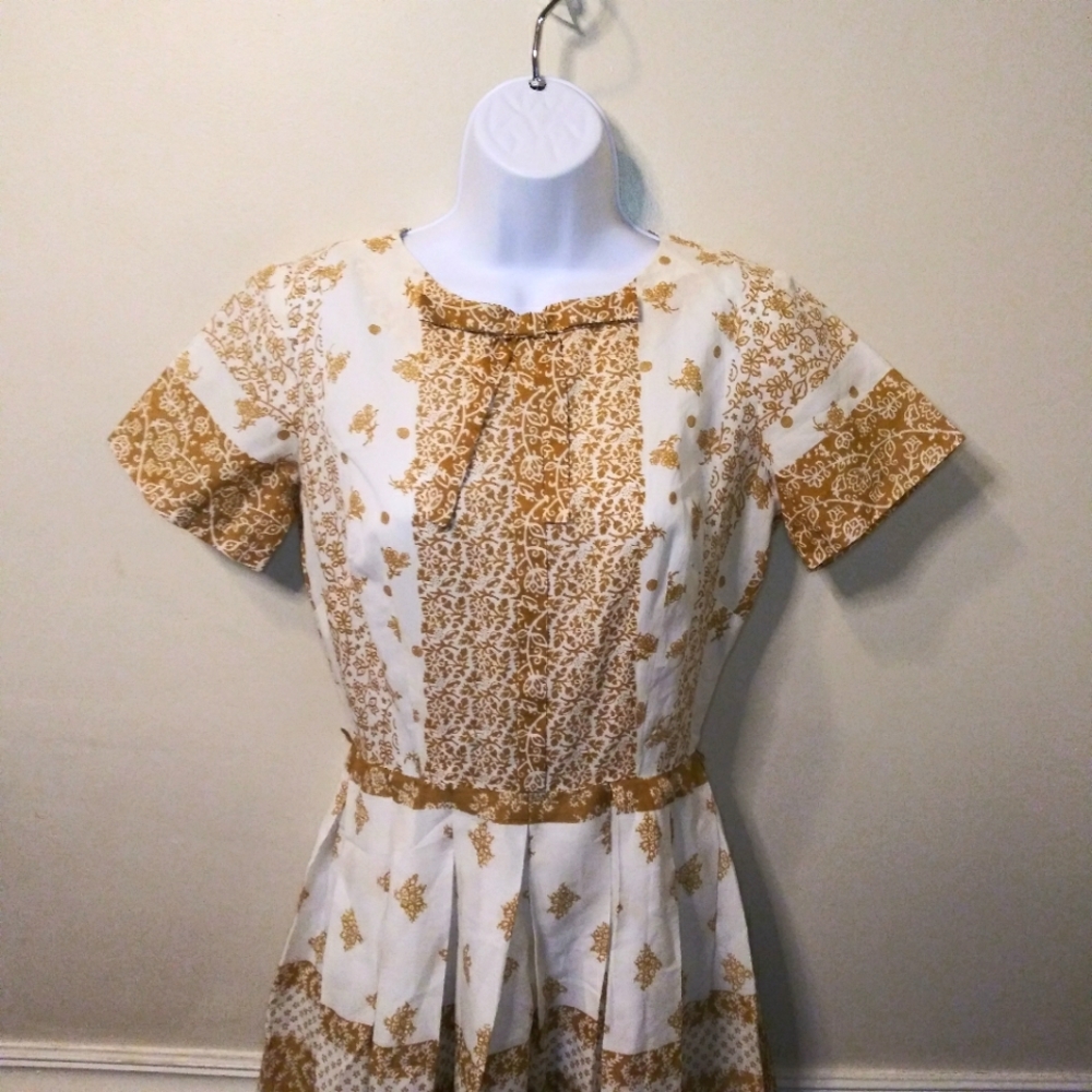 Vintage 1950's Toni Todd Ivory & Gold Floral Short Sleeve Full Skirted Day Dress - Picture 2 of 13